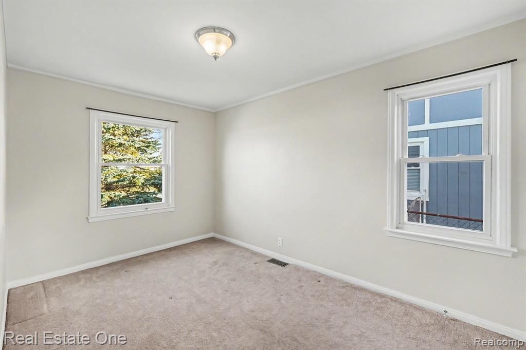 421 W Kalama Avenue, Madison Heights, MI 48071 — Photo 17