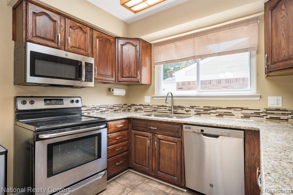 8308 Orhan Street, Canton, MI 48187 — Photo 10