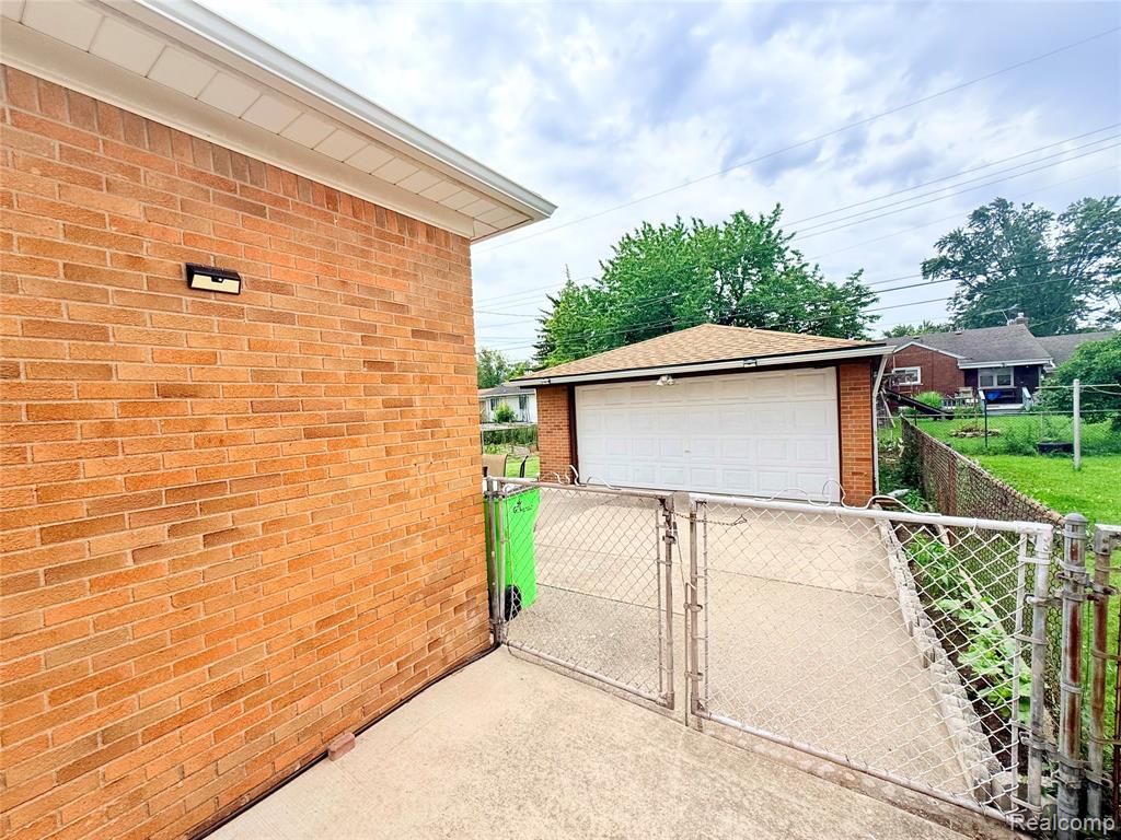 8152 Potomac, Center Line, MI 48015 — Photo 33