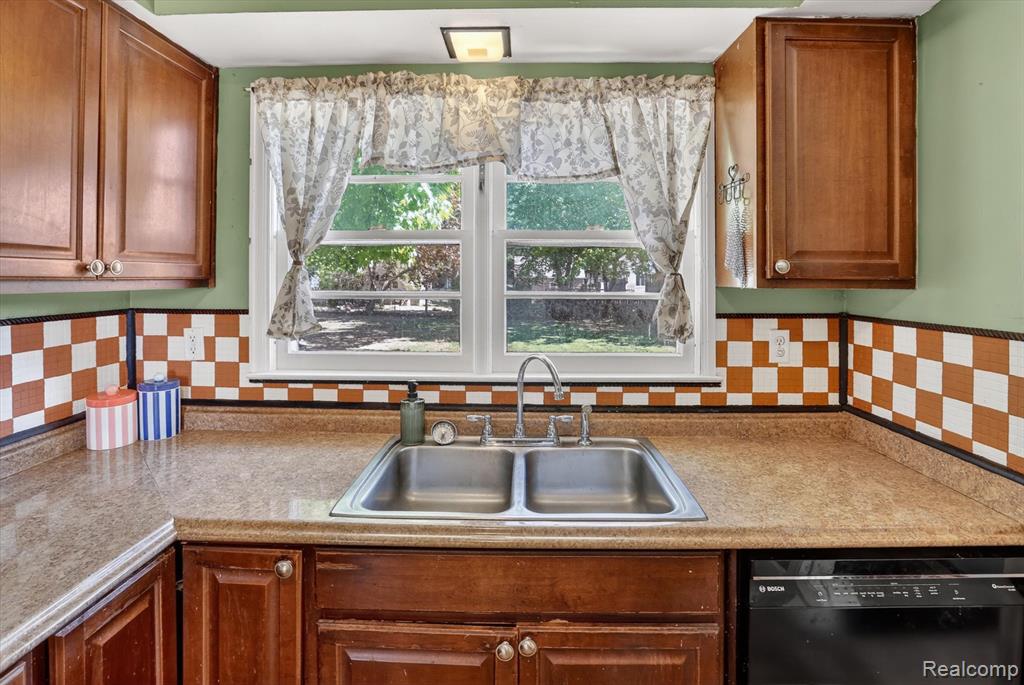 1137 E Main Street, Flushing, MI 48433 — Photo 12
