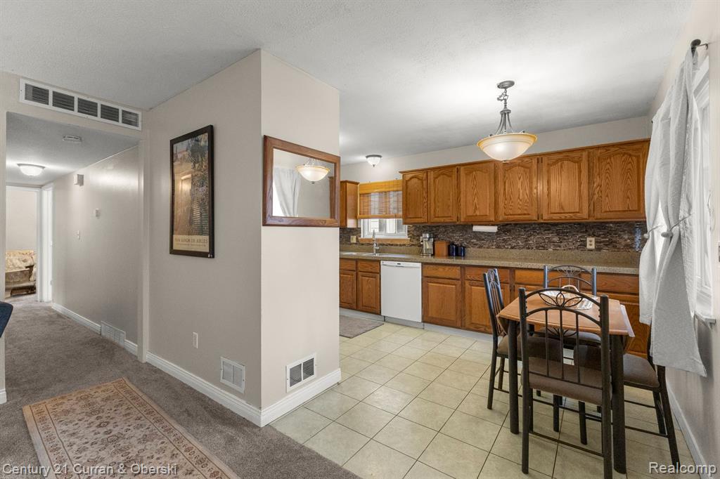 4928 RAYMOND Avenue, Dearborn Heights, MI 48125 — Photo 9