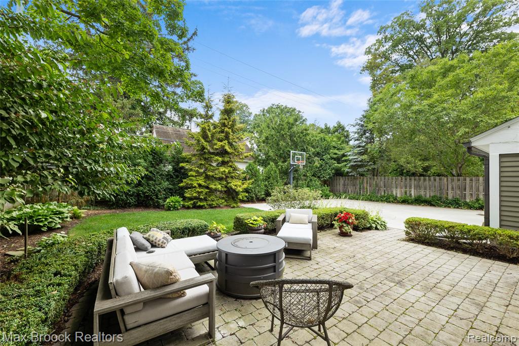 639 N Glenhurst Drive, Birmingham, MI 48009 — Photo 14