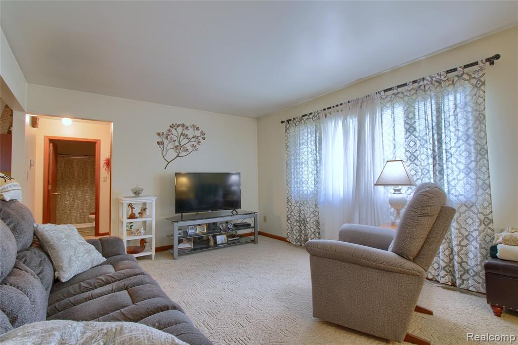 600 Oakville Waltz Road N, New Boston, MI 48164 — Photo 23