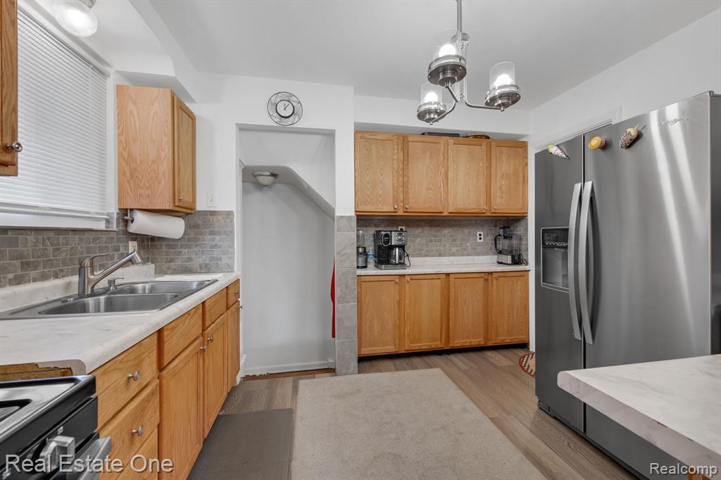 6731 Heyden Street, Dearborn Heights, MI 48127 — Photo 9