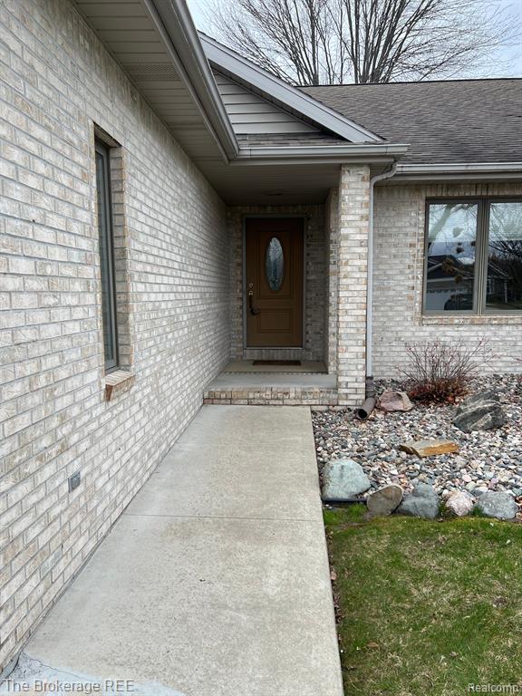 6112 NORMANDY Drive, Saginaw, MI 48638 — Photo 2