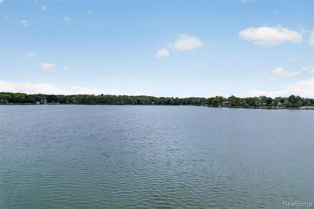 3961 Lakewood Drive, Waterford, MI 48329 — Photo 30