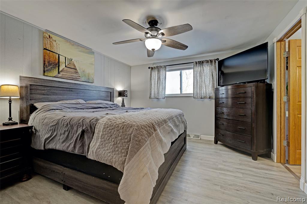 4380 Baza, Leonard, MI 48367 — Photo 22