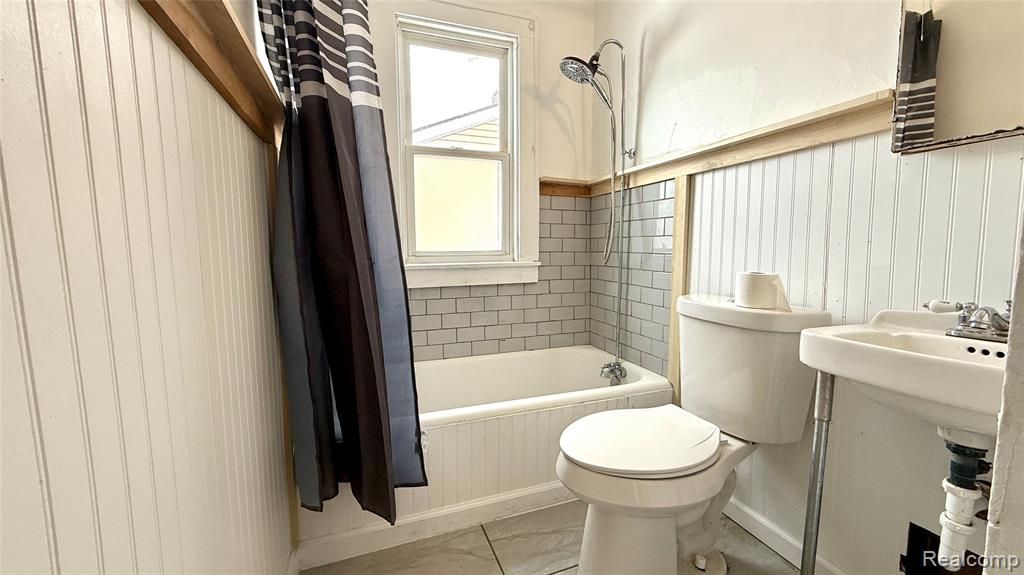 98 E New York Avenue, Pontiac, MI 48340 — Photo 3