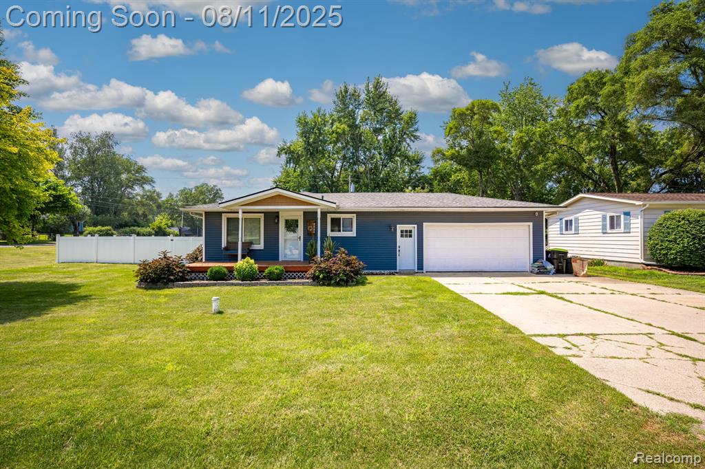 5021 Lakeborn Drive, White Lake, MI 48383 — front exterior