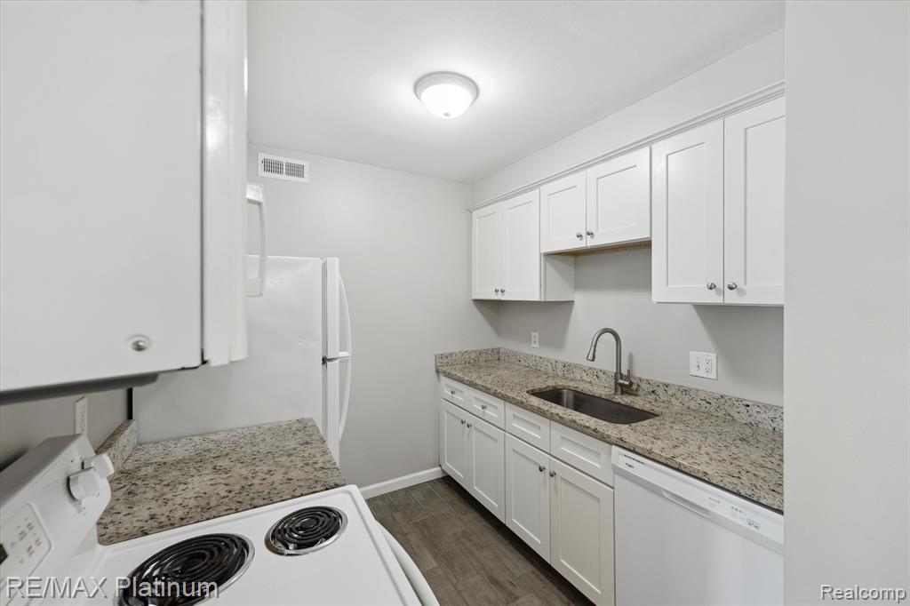 8723 Meadowbrook Drive, Brighton, MI 48116 — Photo 10
