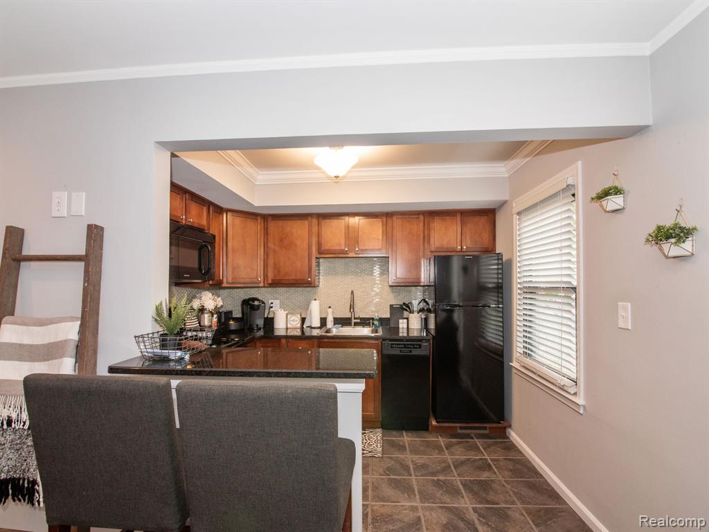 621 E Lincoln Avenue, Royal Oak, MI 48067 — Photo 9