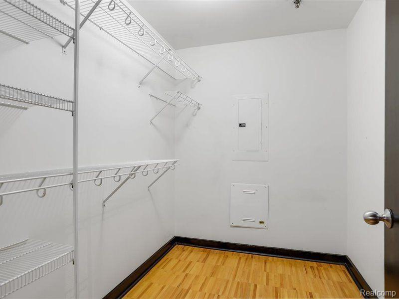 200 RIVER PLACE Drive, 13, Detroit, MI 48207 — Photo 21