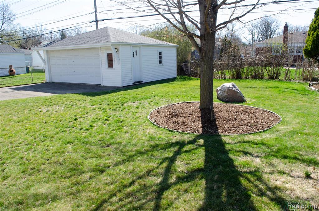 9819 WESTMORE Street, Livonia, MI 48150 — Photo 6