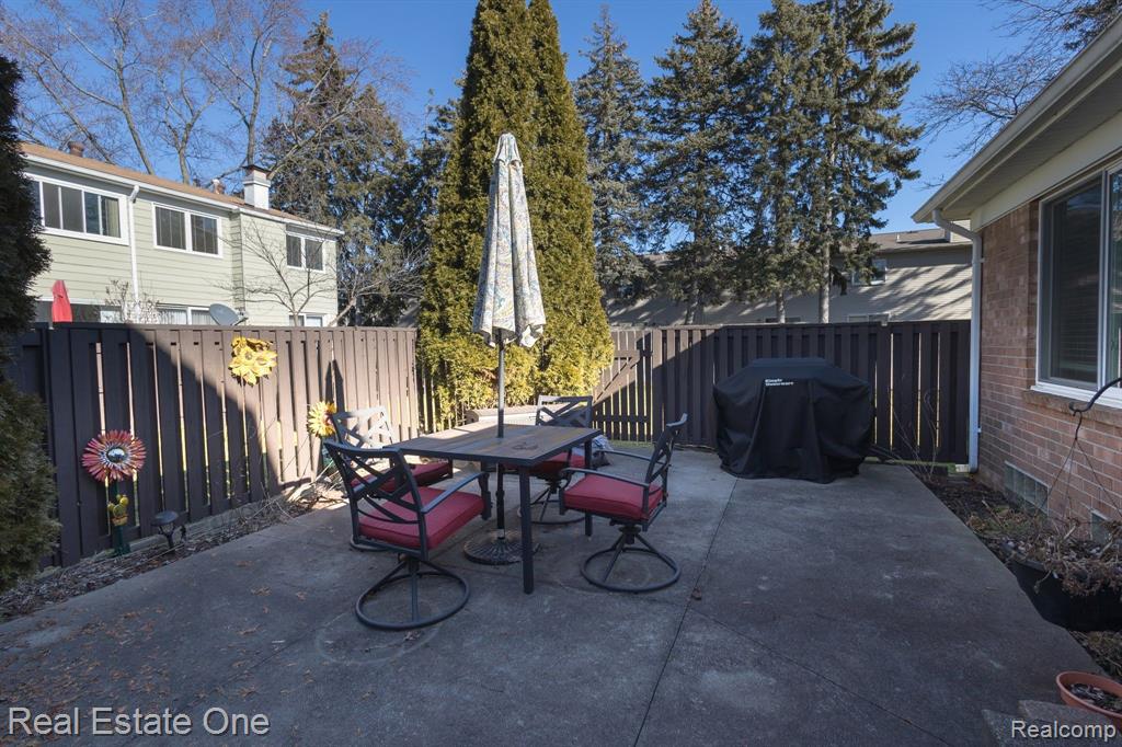 1882 NEWPORTE CT, 242, Royal Oak, MI 48073 — Photo 14