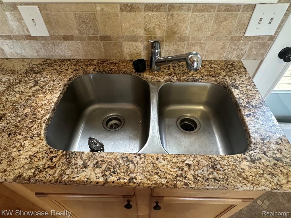 8027 Flagstaff Street, Commerce Twp, MI 48382 — Photo 15
