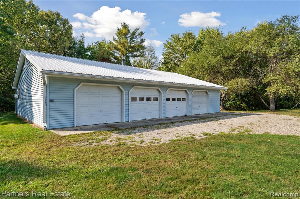 6505 Strawberry Lake Road, Hamburg, MI — Photo 2