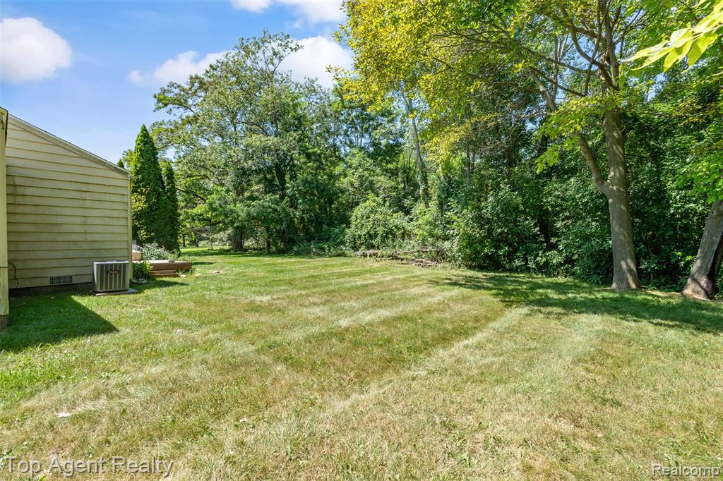 227 W Peterson Drive, Brighton, MI 48114 — Photo 23