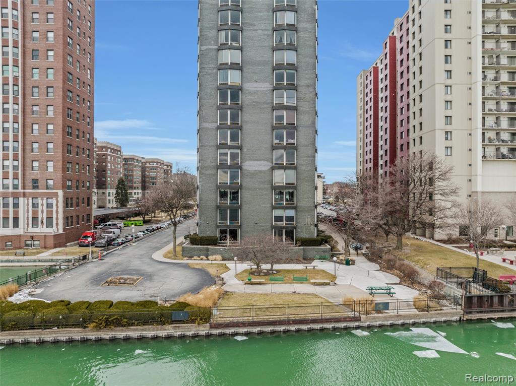 8200 E Jefferson Avenue, 506, Detroit, MI 48214 — Photo 39