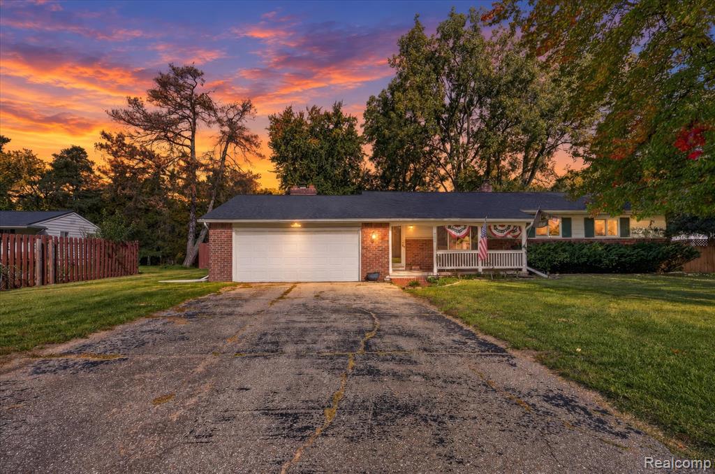 9096 Carpenter Road, Flushing, MI 48433