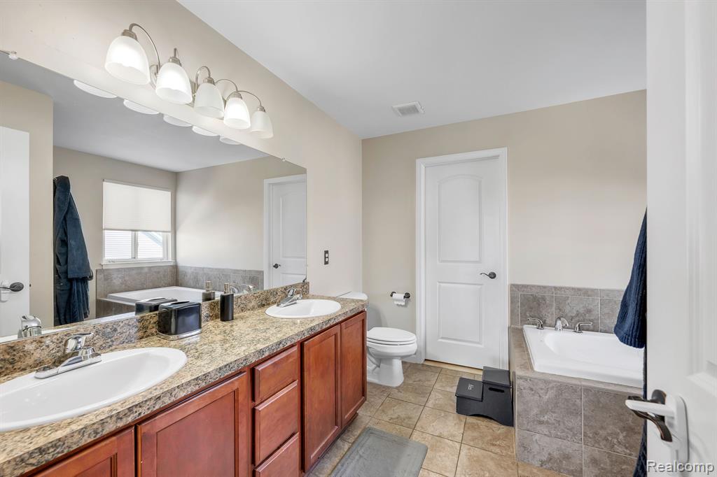 57879 CIDER MILL Drive, New Hudson, MI 48165 — Photo 32