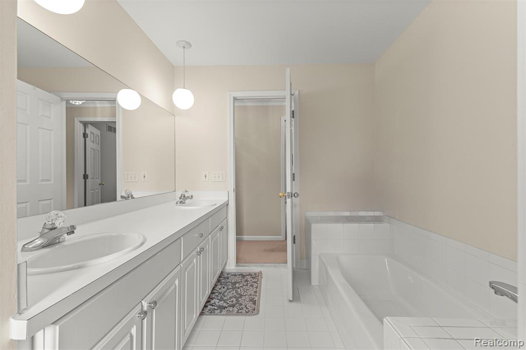 30060 Bristol Lane, Bingham Farms, MI 48025 — Photo 55
