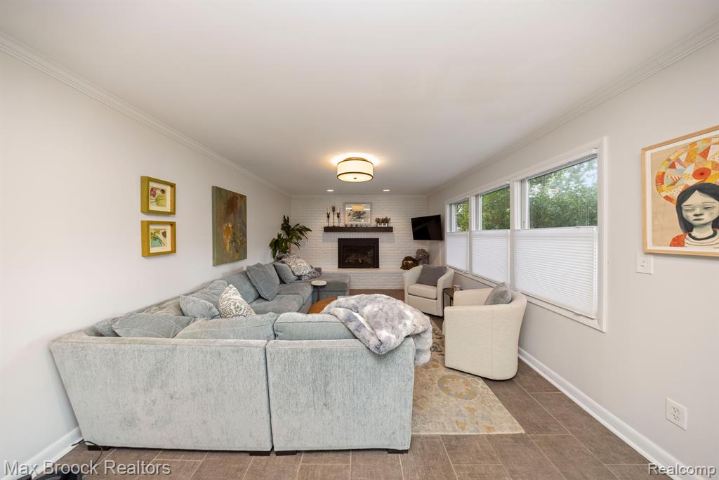 5562 PEBBLESHIRE Road, Bloomfield Hills, MI 48301 — Photo 17