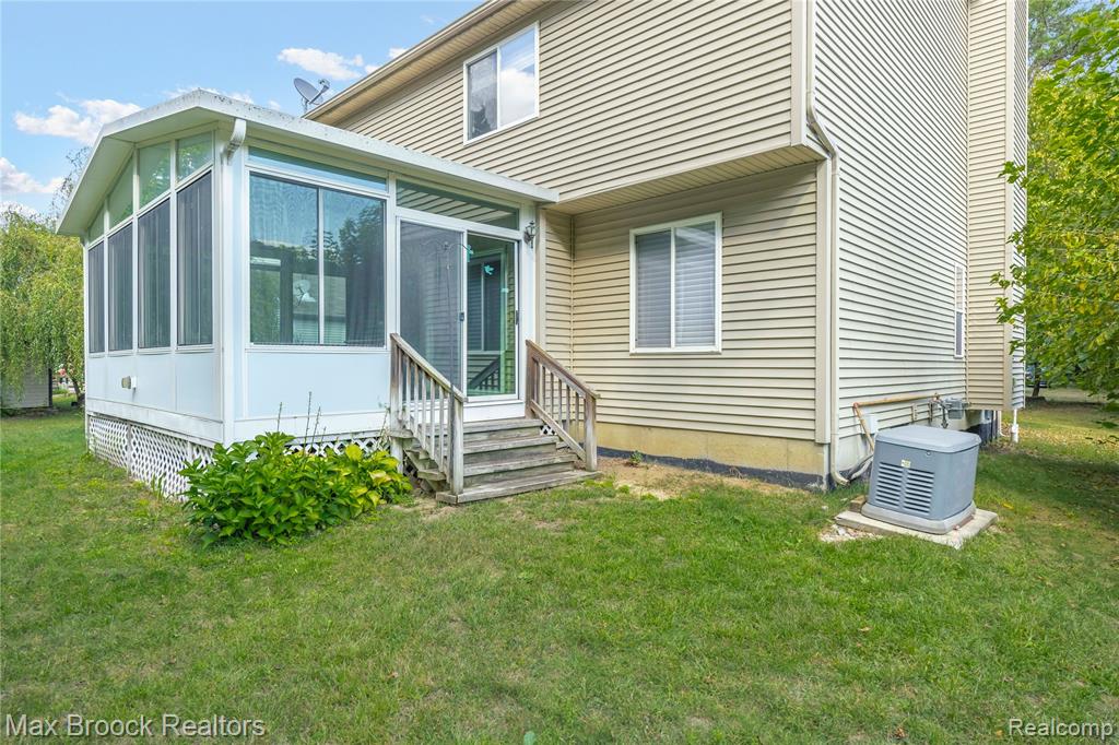 71 DONNA Court, Waterford, MI 48327 — Photo 29