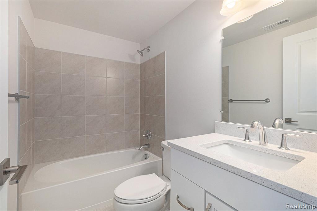 611 PINE Circle, Ann Arbor, MI 48105 — Photo 39