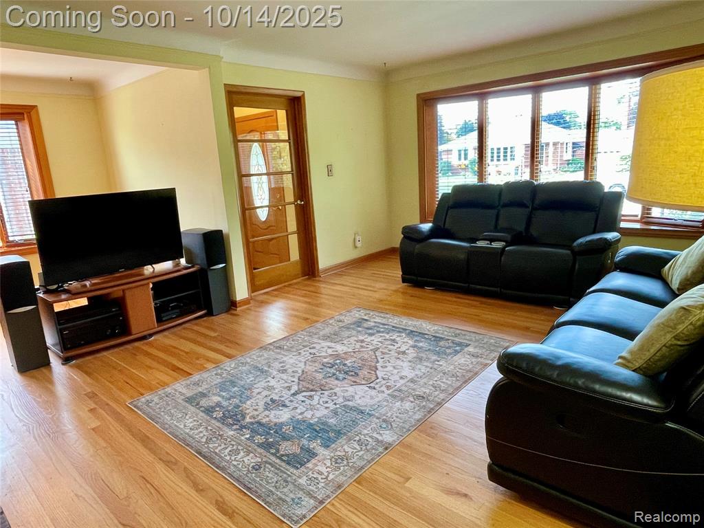 9325 RUTH AVE, Allen Park, MI 48101 — Photo 11