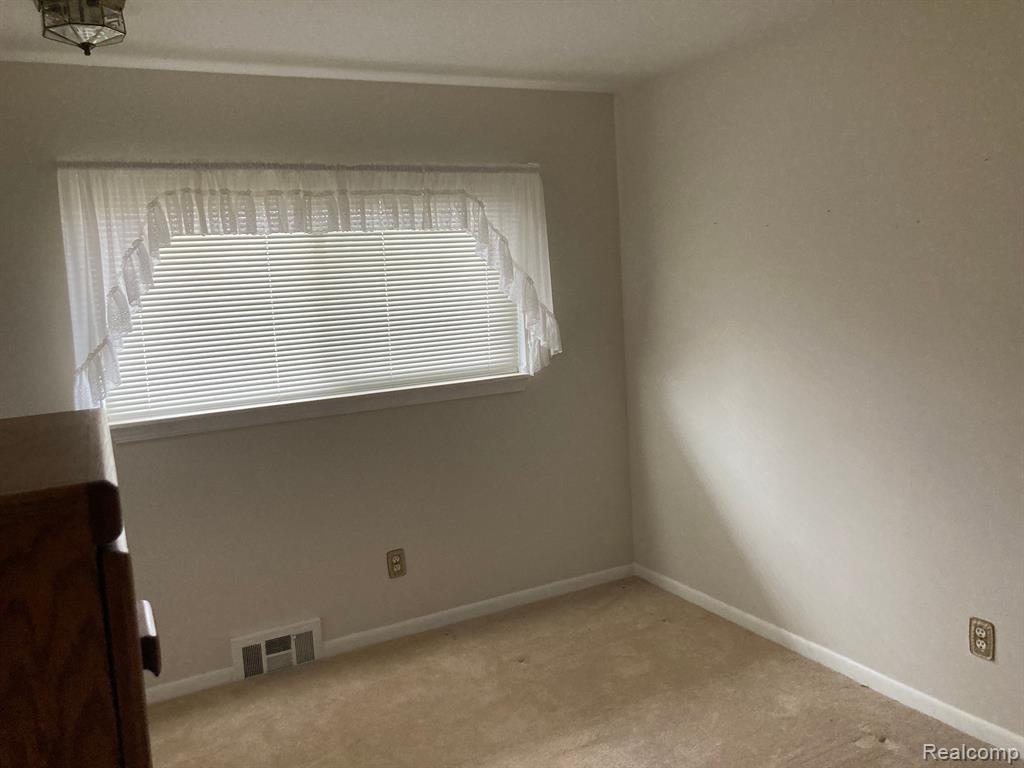 53377 DRYDEN Street, Shelby Twp, MI 48316 — Photo 14