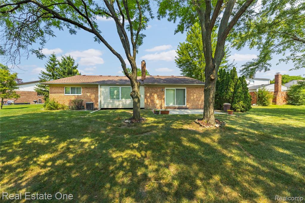 5487 Boros Drive, Troy, MI 48085 — Photo 38