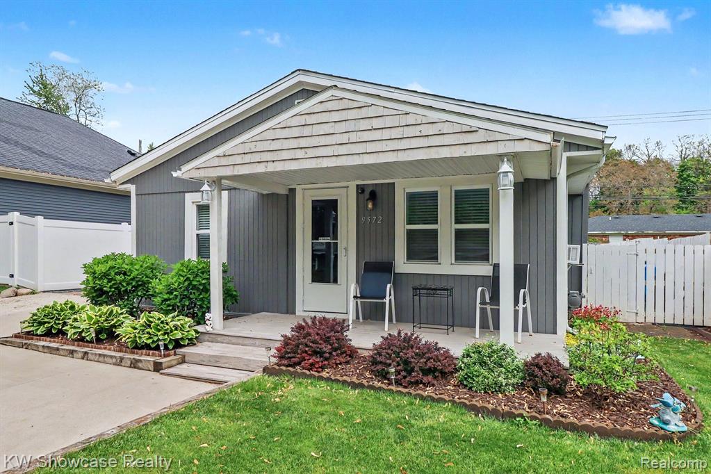 9572 Garden Terrace, Commerce Twp, MI 48382 — Photo 3