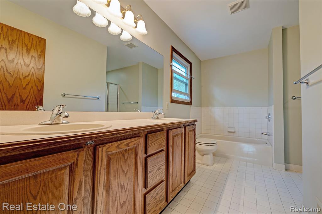 5370 Greenview Drive, Clarkston, MI 48348 — Photo 36