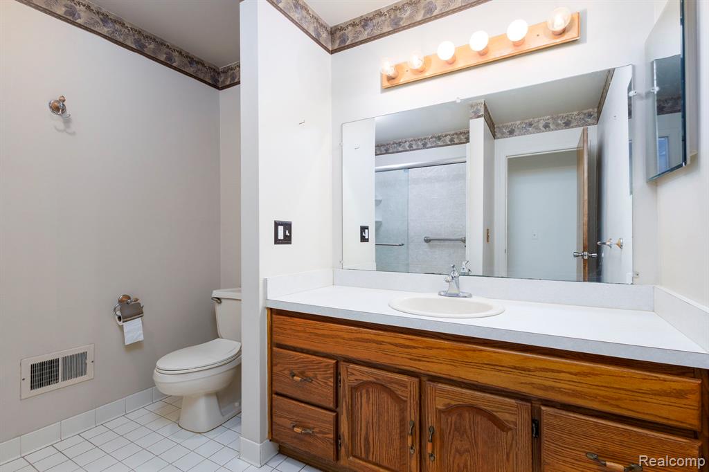 8707 Forest Court, Warren, MI 48093 — Photo 15
