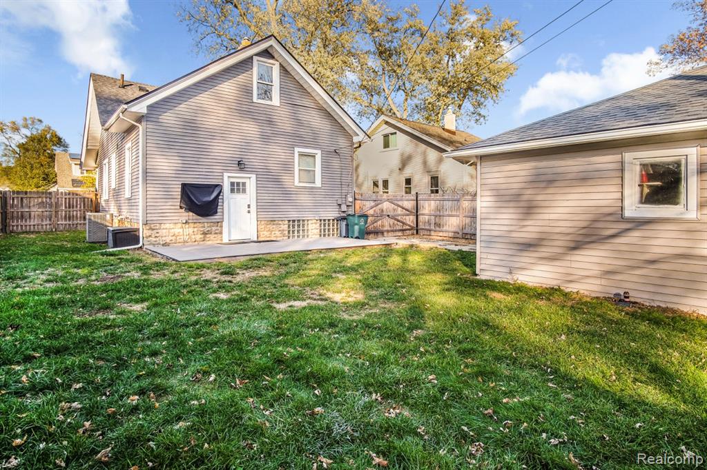 565 W Saratoga Street, Fenton, MI 48220 — Photo 21