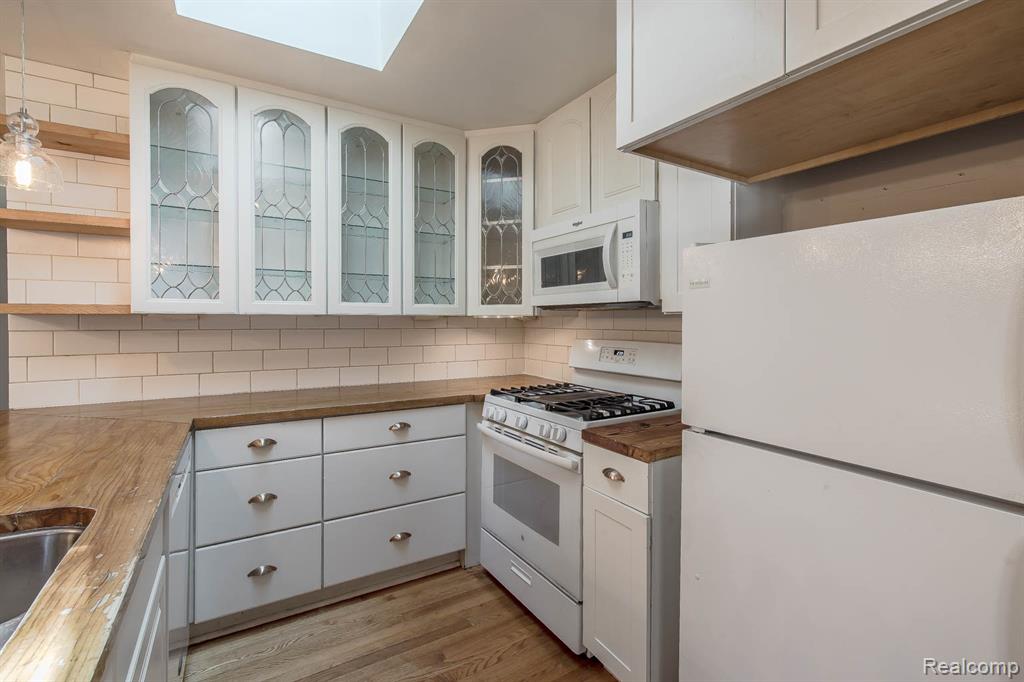 7709 Shelley Drive, Clarkston, MI 48348 — Photo 11