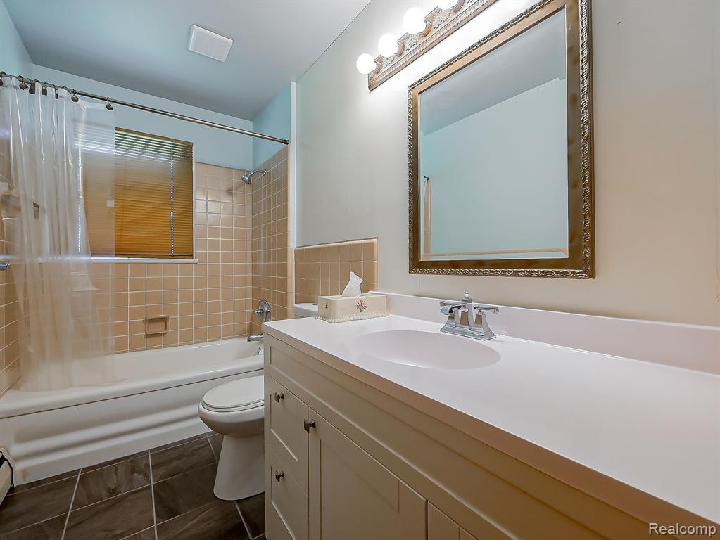 9745 MARSHALL Road, South Lyon, MI 48178 — Photo 12