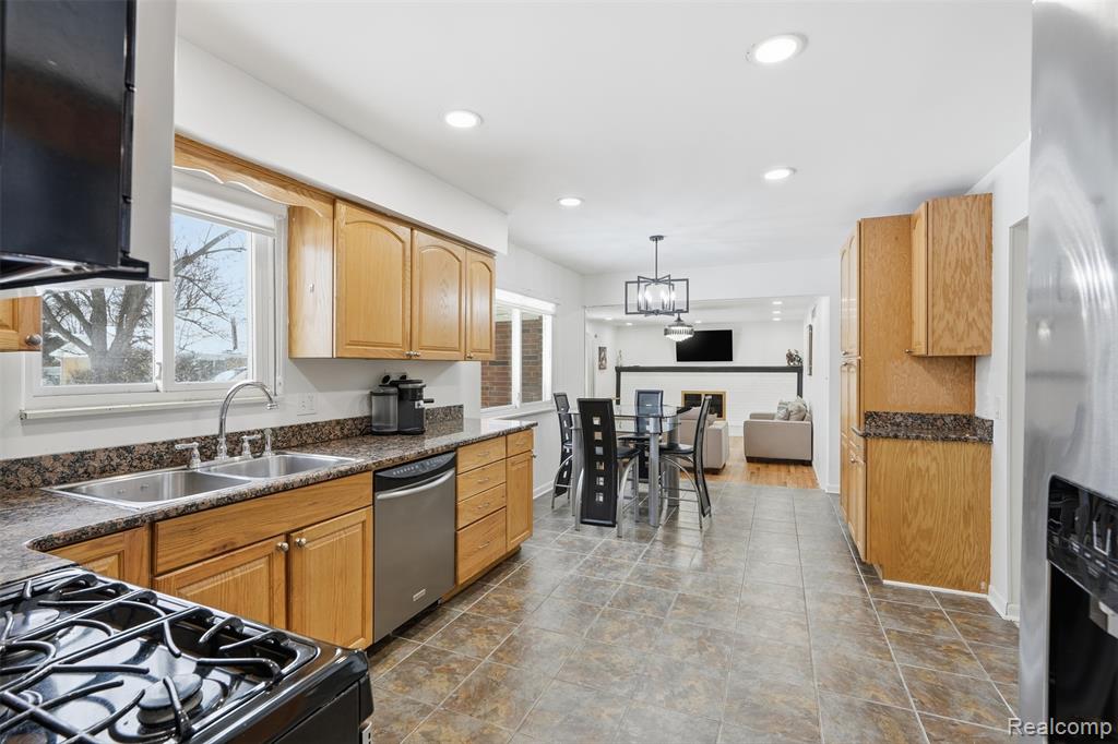 39563 Cadborough Drive, Clinton Twp, MI 48038 — Photo 10