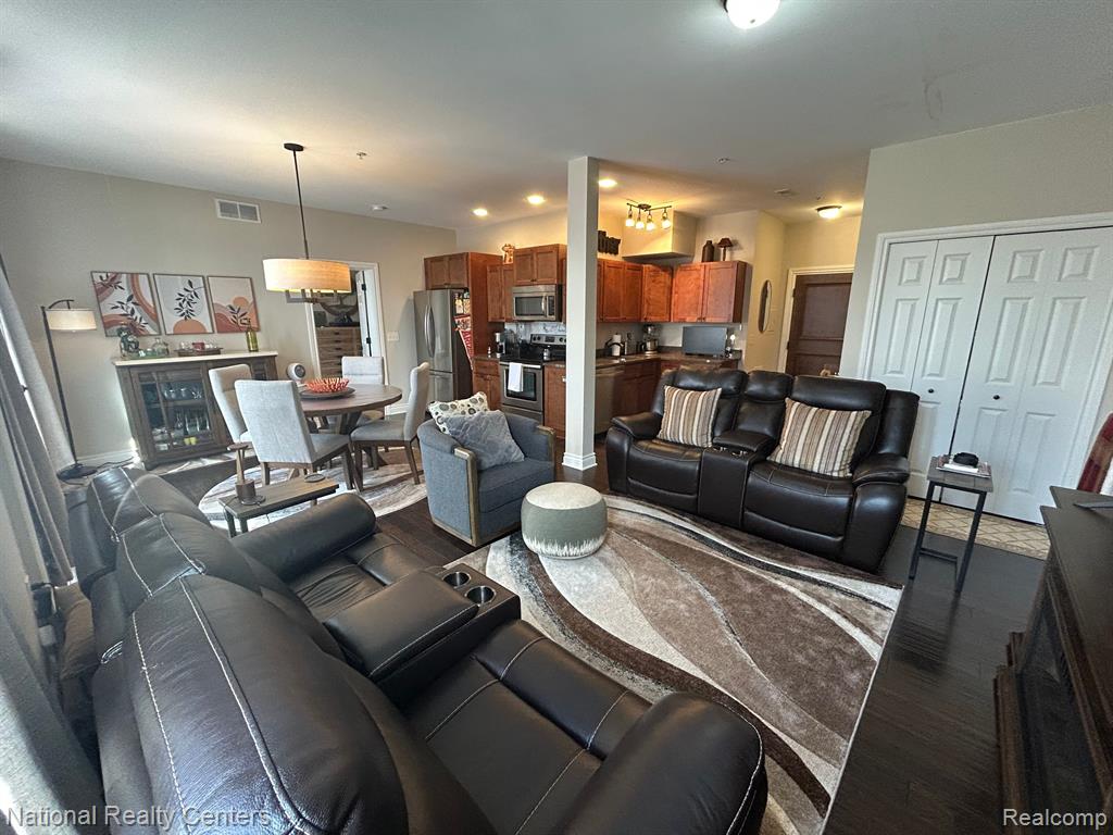 730 PENNIMAN Avenue, 207, Plymouth, MI 48170 — Photo 13