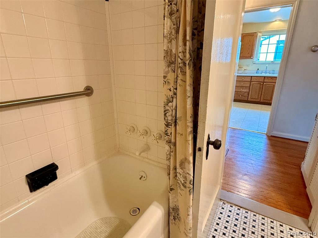 9900 Cranston Street, Livonia, MI 48150 — Photo 15