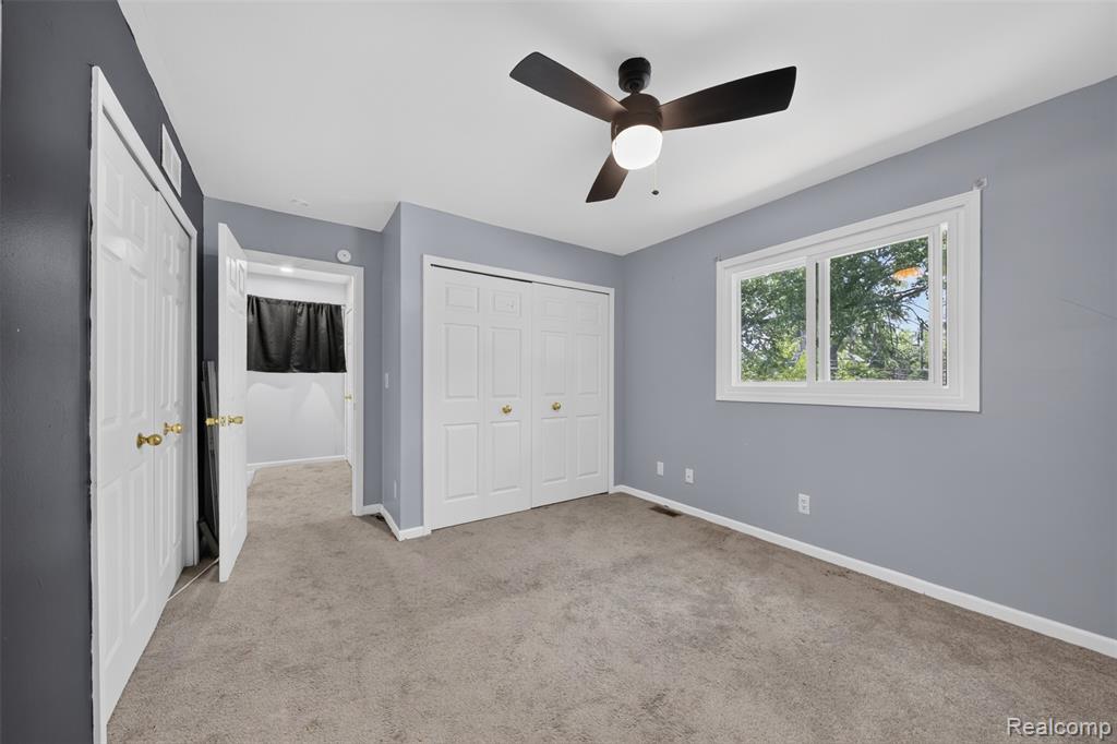 20471 Hollywood Street, Harper Woods, MI 48225 — Photo 22