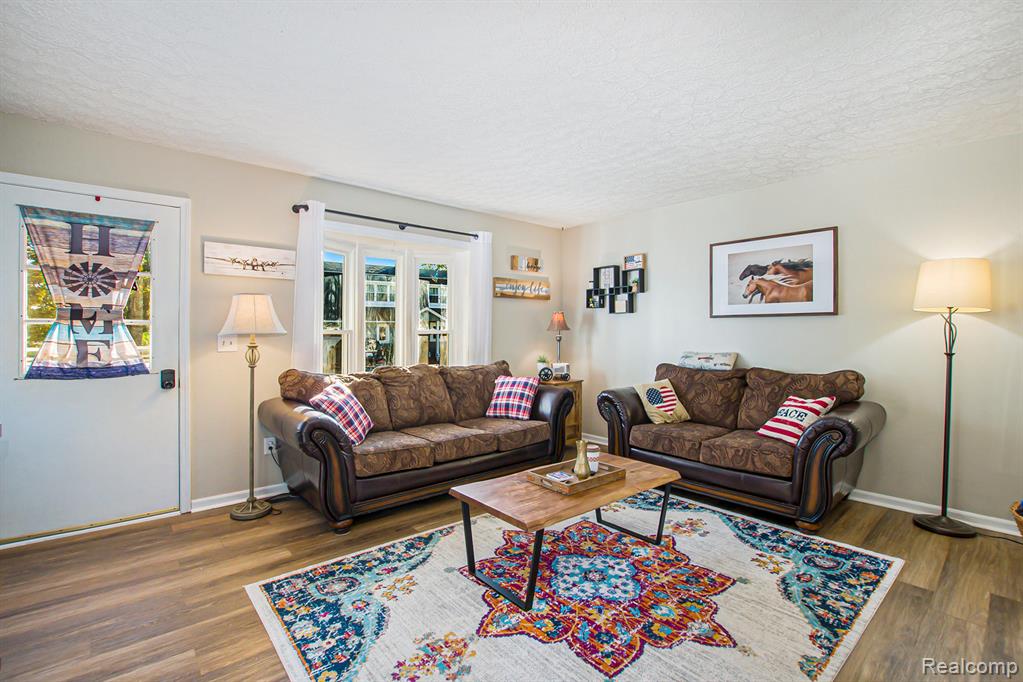 477 Chicago Drive, Howell, MI 48843 — Photo 2