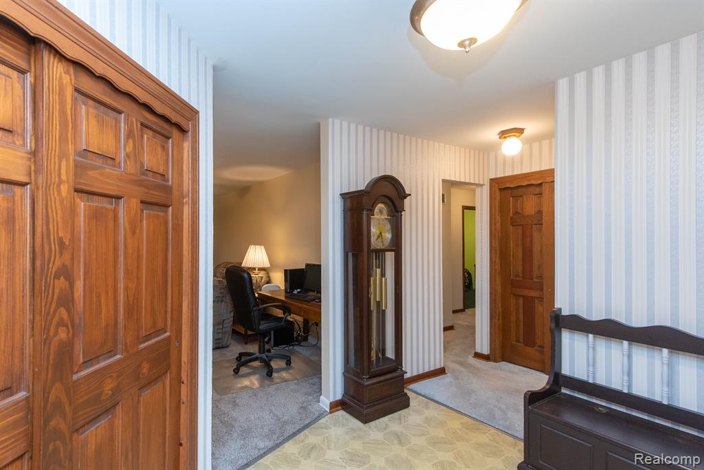 6226 GOLFVIEW Drive, Burton, MI 48509 — Photo 30