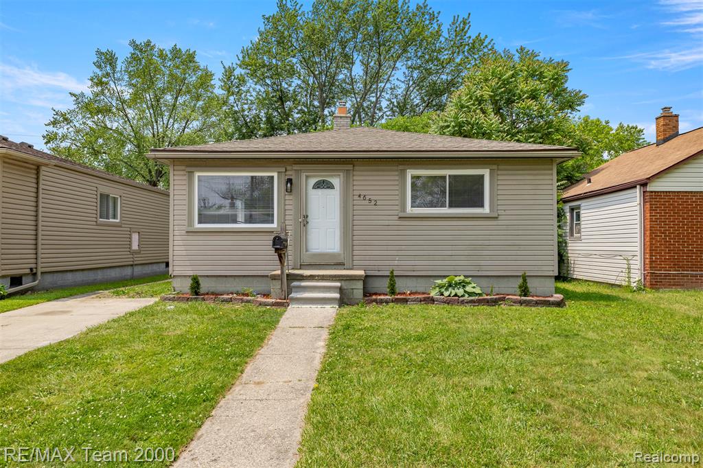 4652 Raymond Avenue, Dearborn Heights, MI 48125 — Photo 4