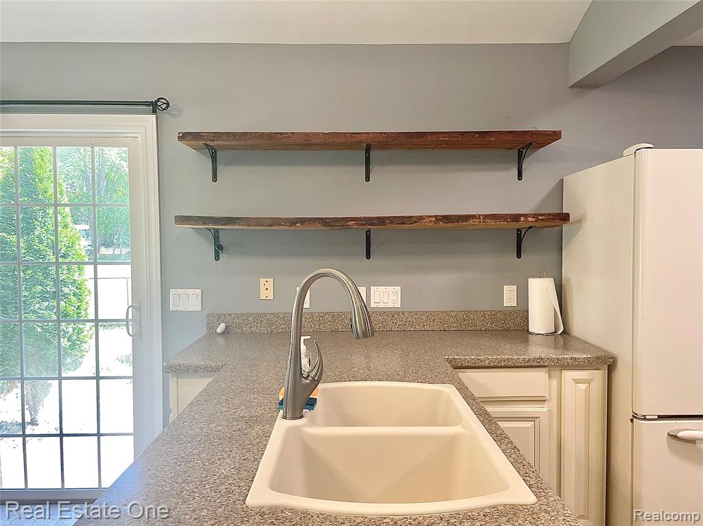 4620 Kempf Street, Waterford, MI 48329 — Photo 12