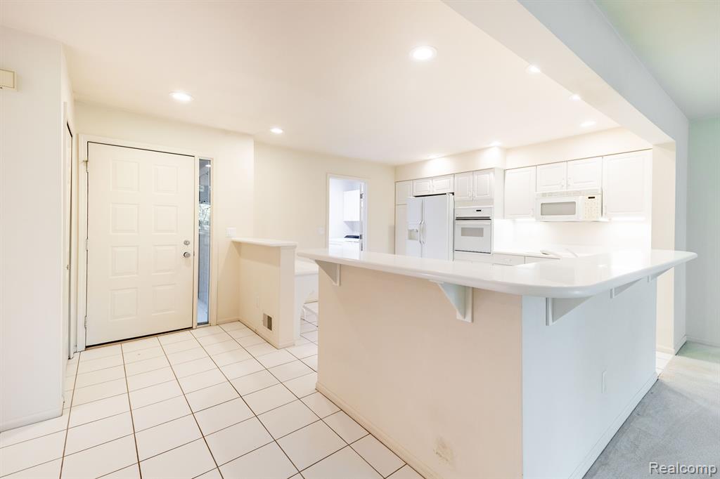 9854 HAWTHORNE GLEN Drive, Grosse Ile, MI 48138 — Photo 7