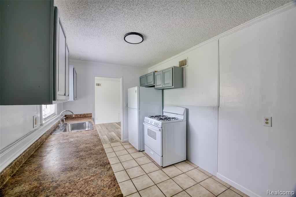 585 Olds Street, Ypsilanti, MI 48198 — Photo 17