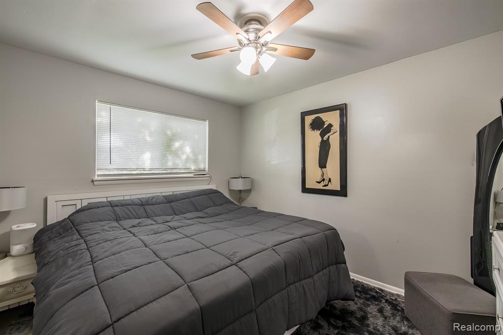 6621 Doyon Drive S, Waterford, MI 48327 — Photo 17