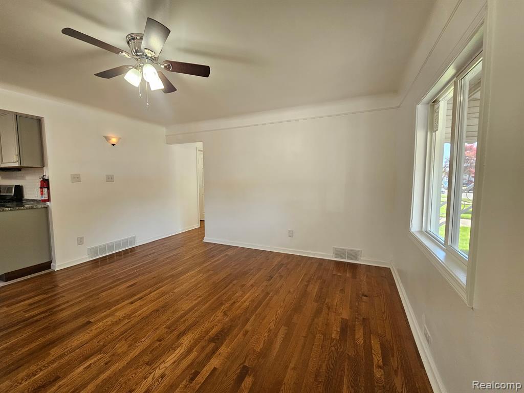 4055 17TH Street, Wyandotte, MI 48192 — Photo 8
