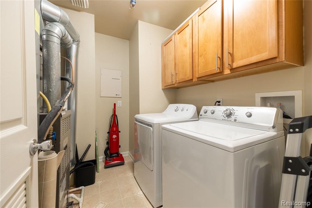 26616 Kirkway Circle, Woodhaven, MI 48183 — Photo 29